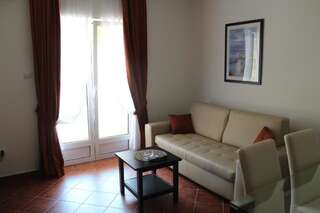 Апартаменты Panorama suites Monte Aria Херцег-Нови Апартаменты с 1 спальней, балконом и видом на бассейн (для 5 взрослых)-2